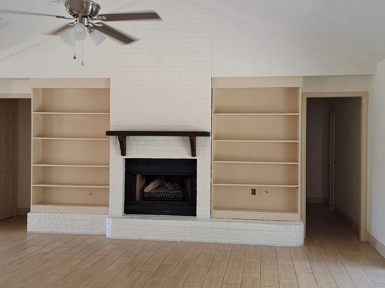105 Ames Ct — Photo 3