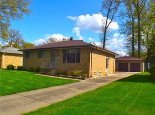 2201 Vinewood Dr, Parma, OH 44134