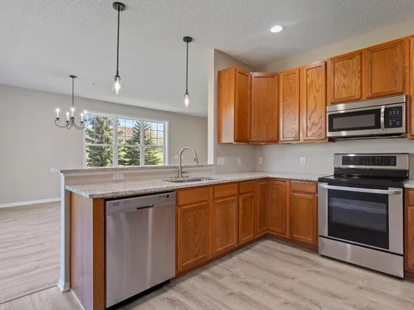 3611 Hazel Trl Unit E, Saint Paul, MN 55129