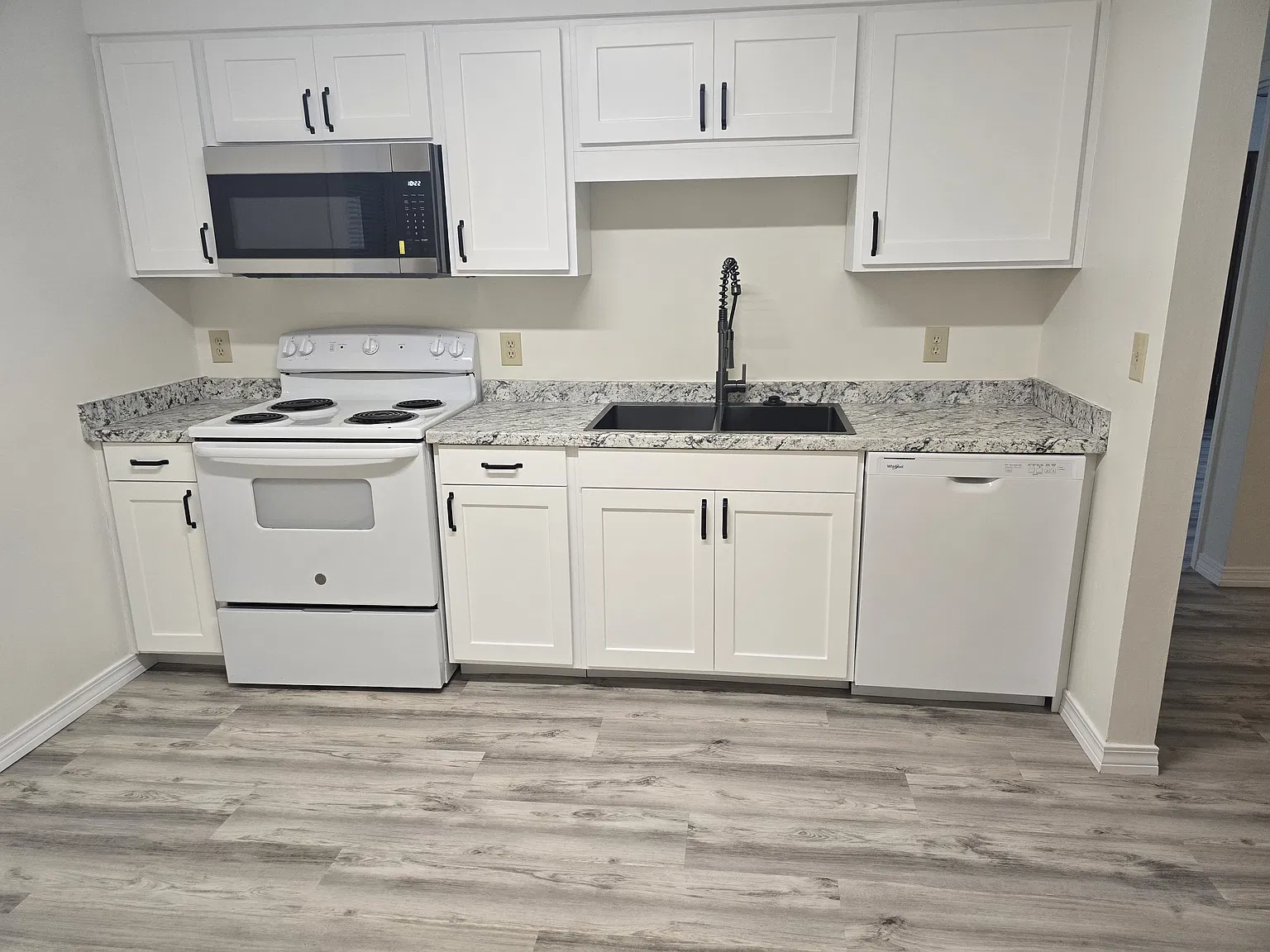 2 bed, 845 sqft, $1,350 — Photo 1