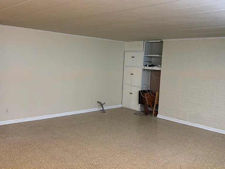 1029 E Liberty Dr — Photo 10