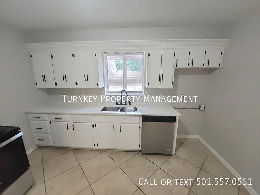 15 Woodcliff Cir — Photo 2