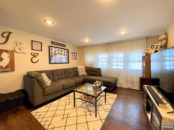 3rd image of 121 Boston Ave #2