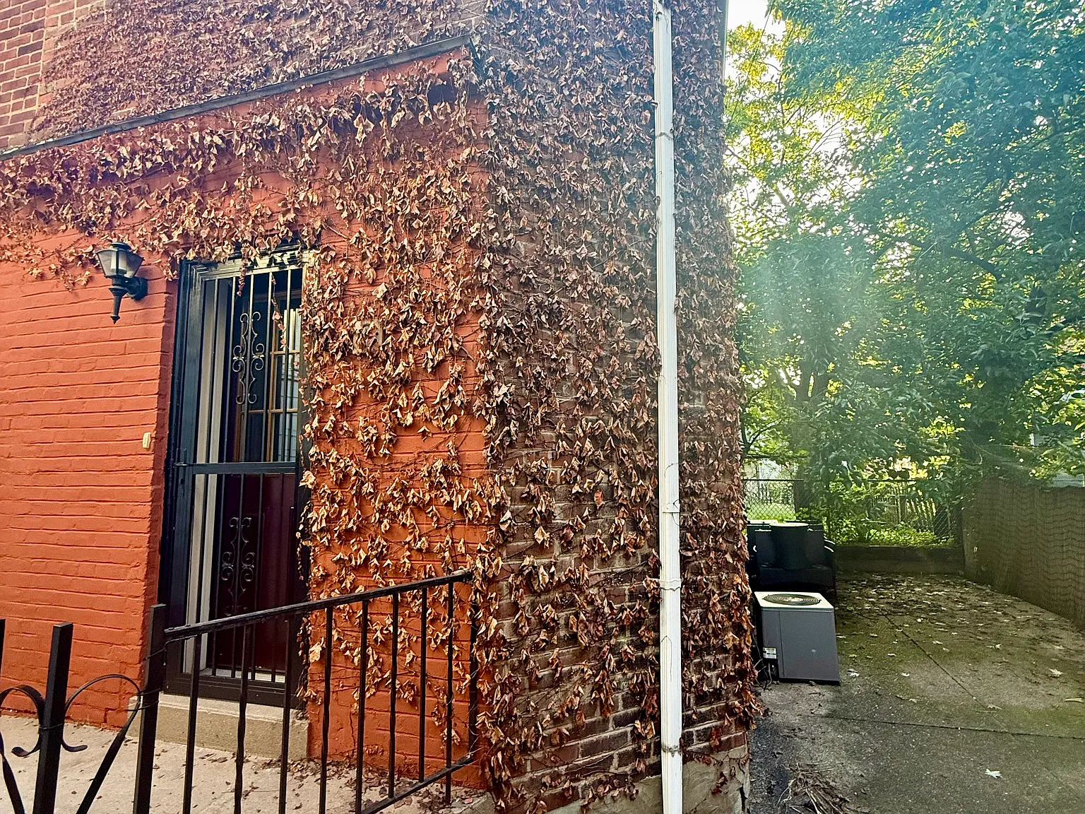 131 S 16th St — Photo 2