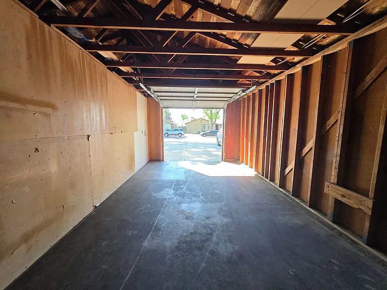 Gareth Ln - Triplex — Photo 29