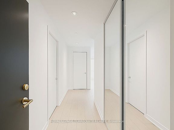 4th image of 950 Portage Pkwy #5215