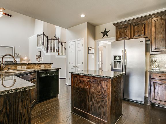 5th image of 804 Woodcliff Dr