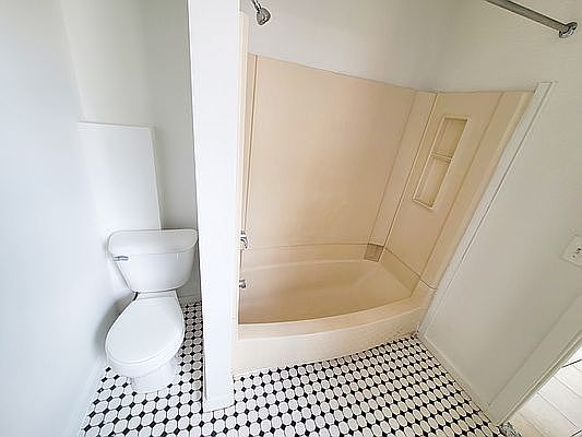 4th image of 442 E 115th St #5E
