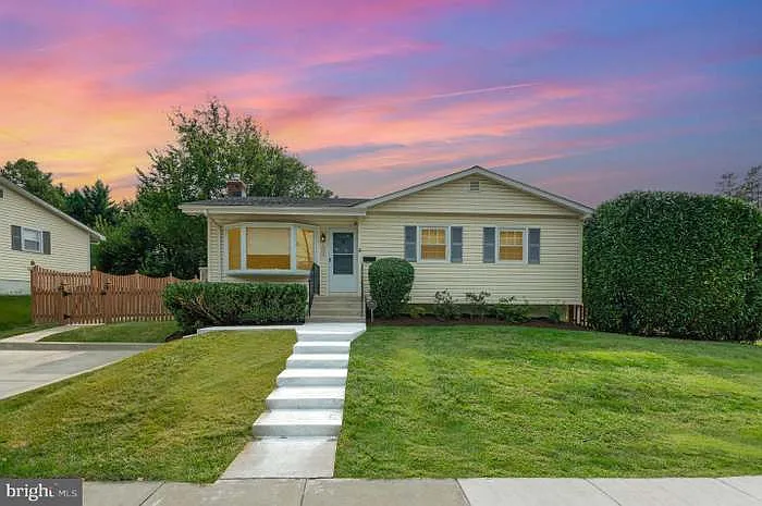 1009 Julian Pl — Photo 1