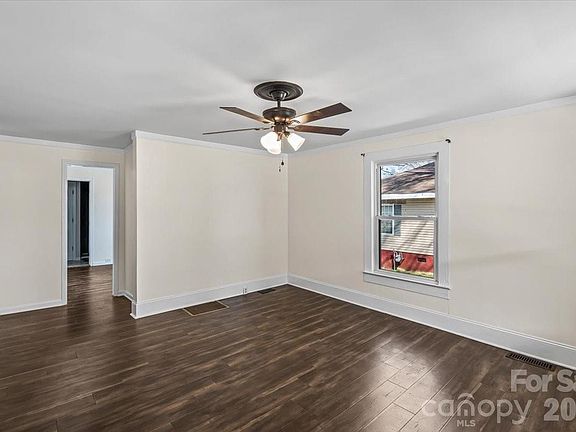 5th image of 305 Linestowe Dr