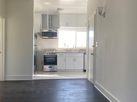 5th image of 718 N St Andrews Pl