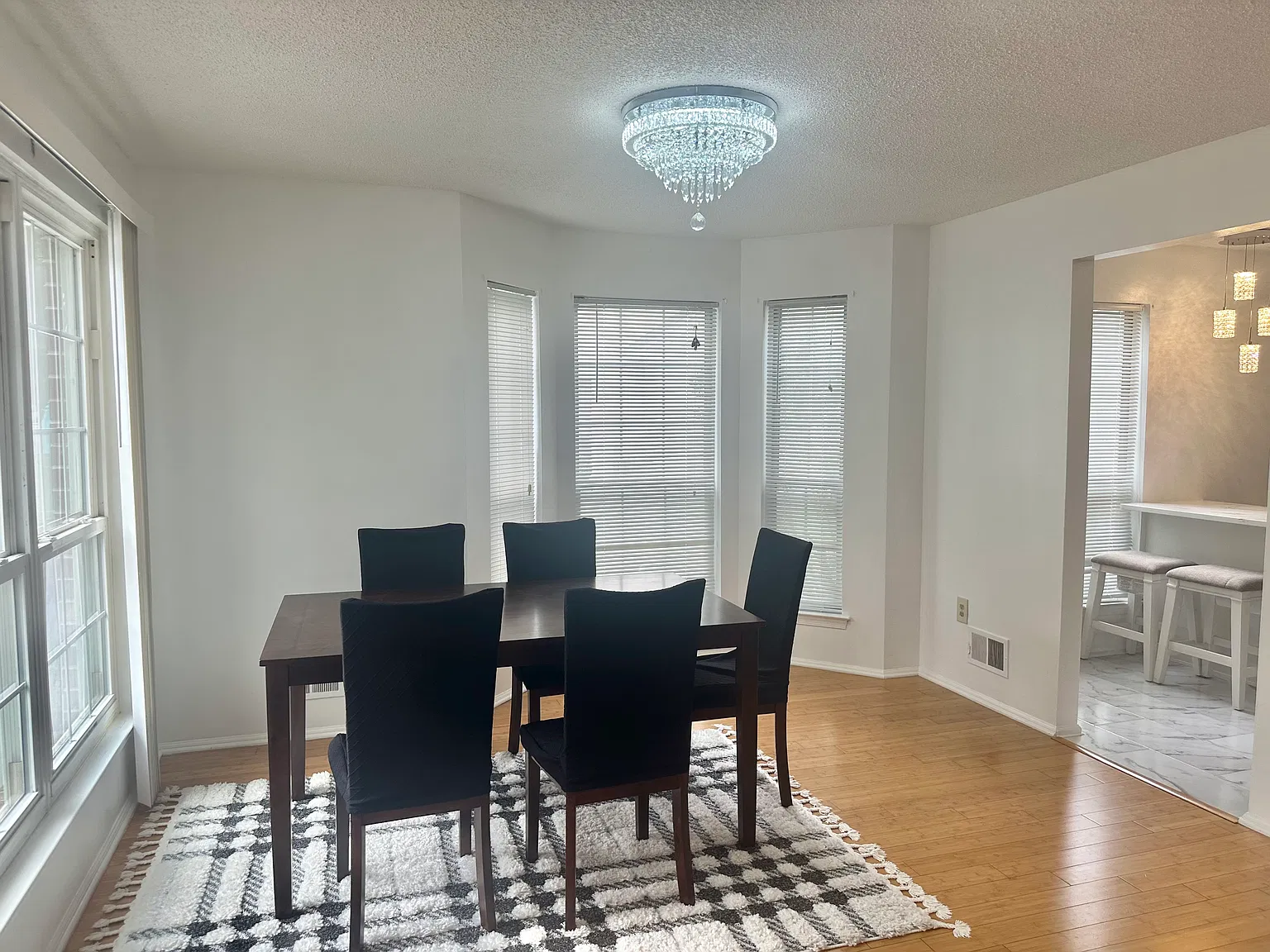 2 bed, 1186 sqft, $2,700 — Photo 2