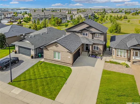 242 Denham CRESCENT, Saskatoon, SK S7R 1E9
