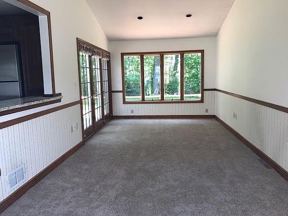 2nd image of 33 Crestwood Cir