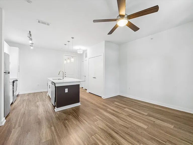 1900 Barton Springs Rd #4041 — Photo 16