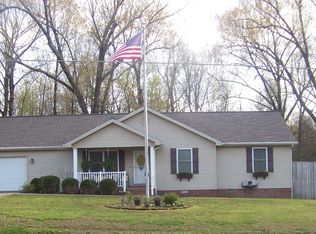 2001 Happy Hollow Dr, Paducah, KY 42003