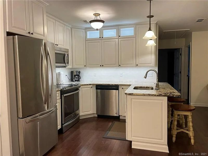 109 Genesee Ln — Photo 2