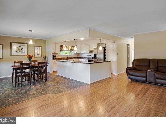 4th image of 13 Cognac Dr