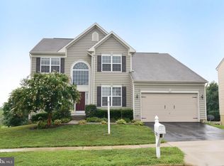 16901 Evening Star Dr, Round Hill, VA 20141