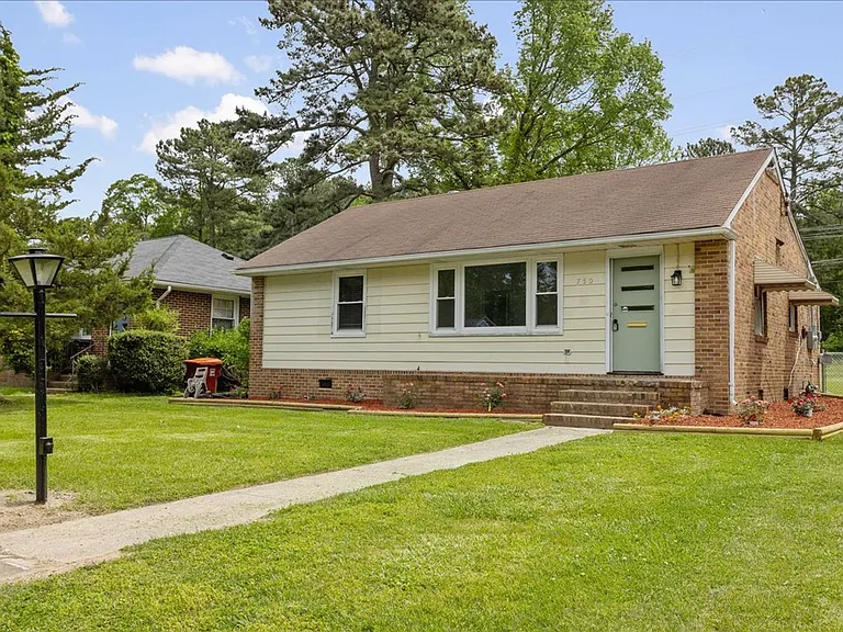 750 Hampton Rd — Photo 3