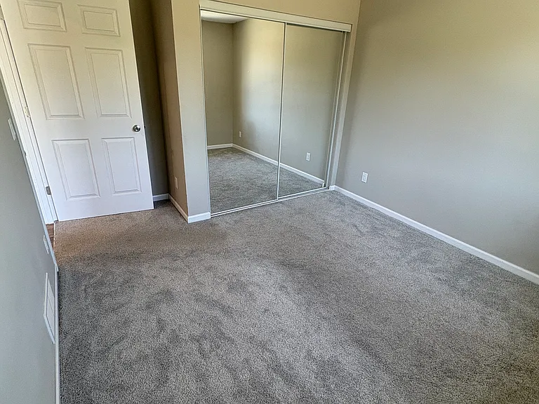 1009 N Walnut St — Photo 10