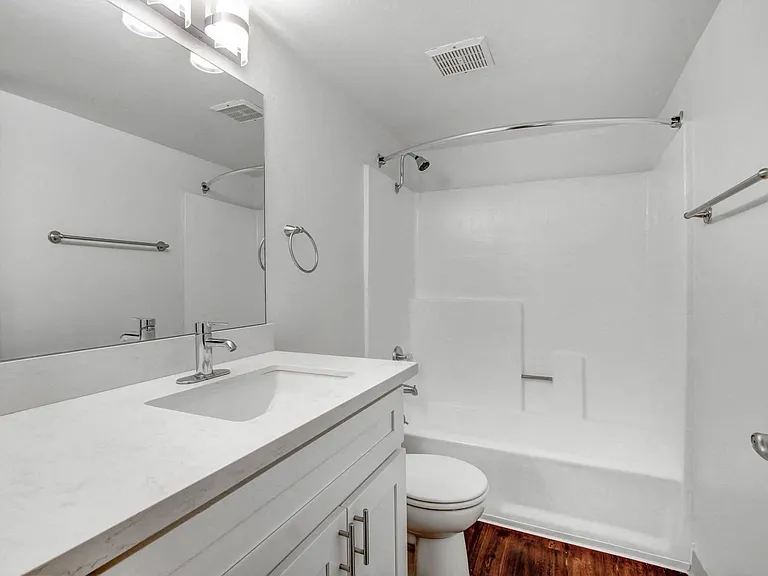 Franklin Place — Photo 17