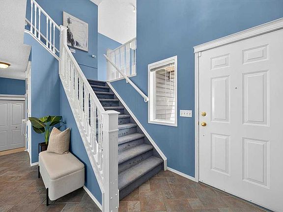 4th image of 232 S Douglas Glen Close SE