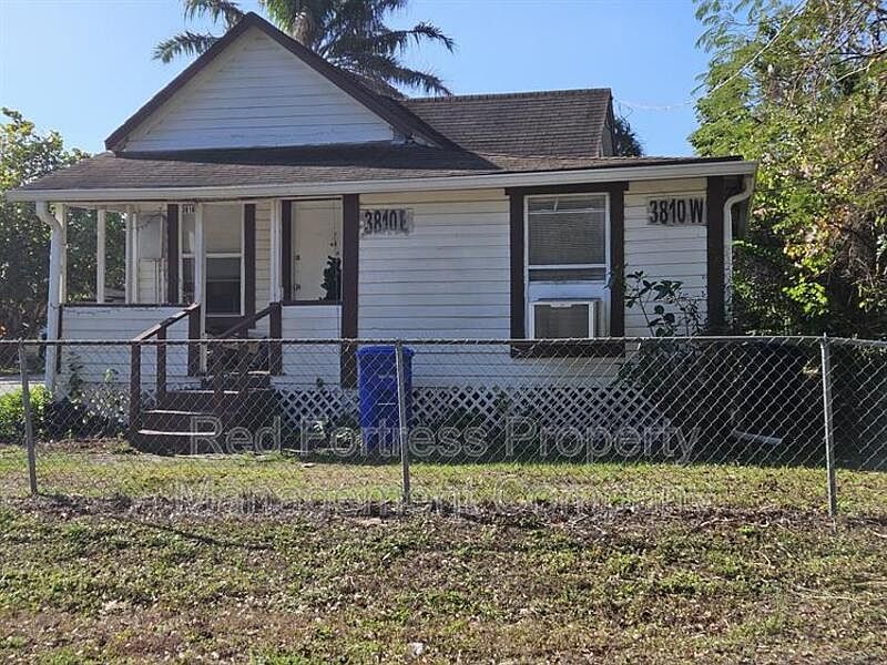 1st image of 3810 Desoto Ave #A