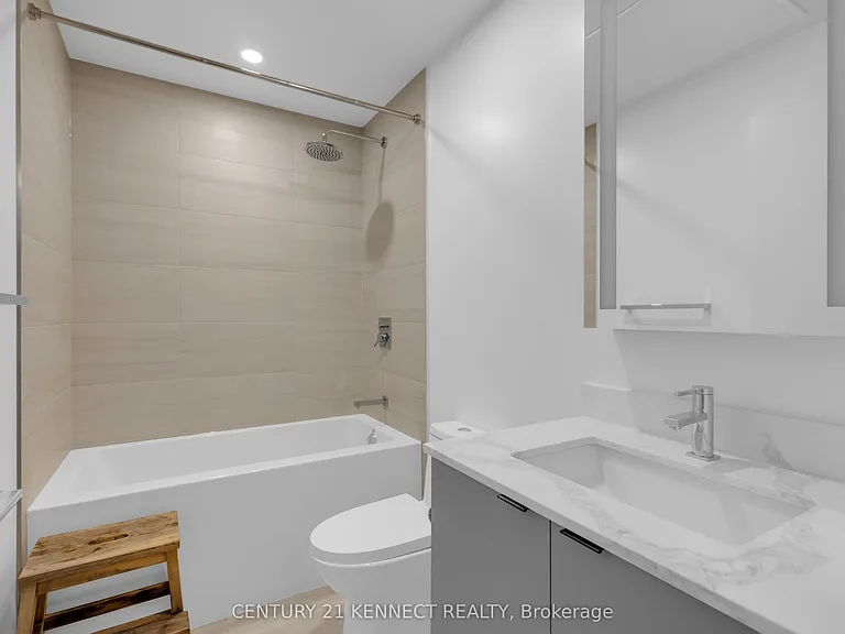 285 Dufferin St #307 — Photo 17