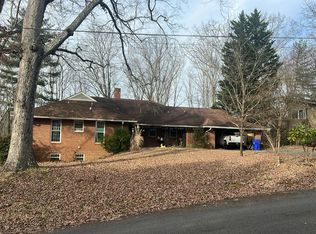 141 N Seneca Rd, Oak Ridge, TN 37830