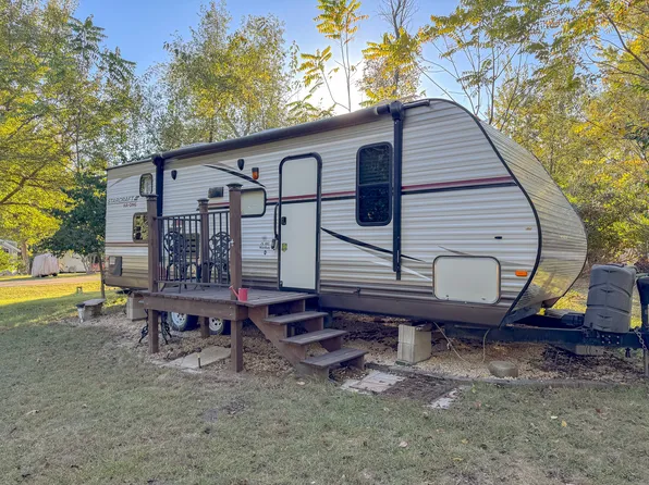 9/46 Woodhaven Dr E, Sublette, IL 61367