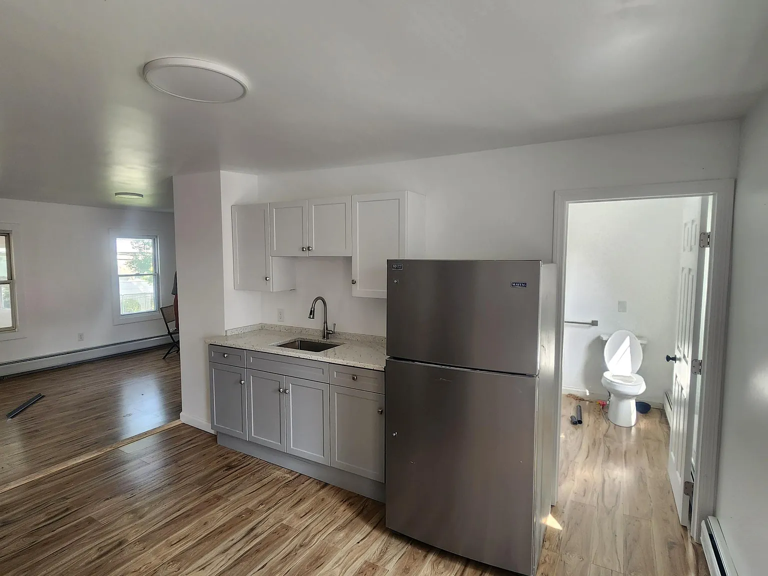 3 bed, 1.5 bath, 1100 sqft, $2,485 — Photo 3