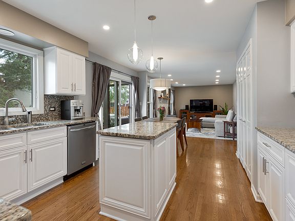3rd image of 590 Lorelei Dr