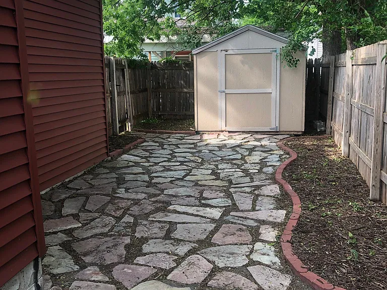 512 Laird St — Photo 12