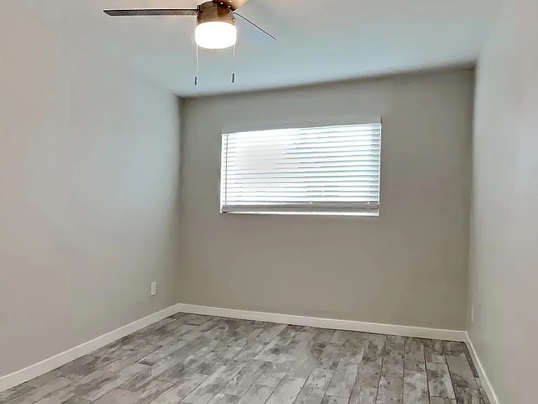 1302 E Vista Ave #2 — Photo 5