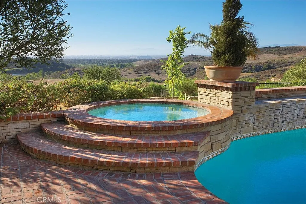 4 bed, 4.5 bath, 4510 sqft, $23,000 — Photo 4