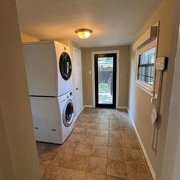 4120 Saranac Dr — Photo 13