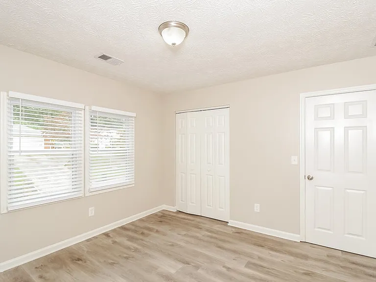 1021 Sugar Springs Dr — Photo 15