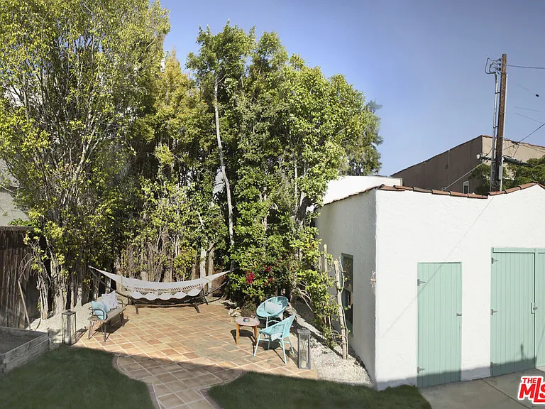146 N La Peer Dr — Photo 31