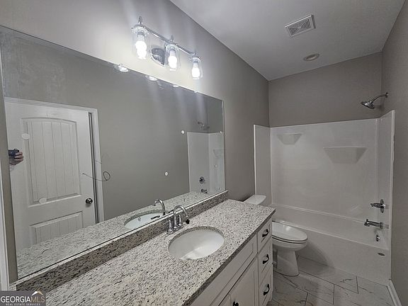 4th image of 320 Sharon Dr Unit A