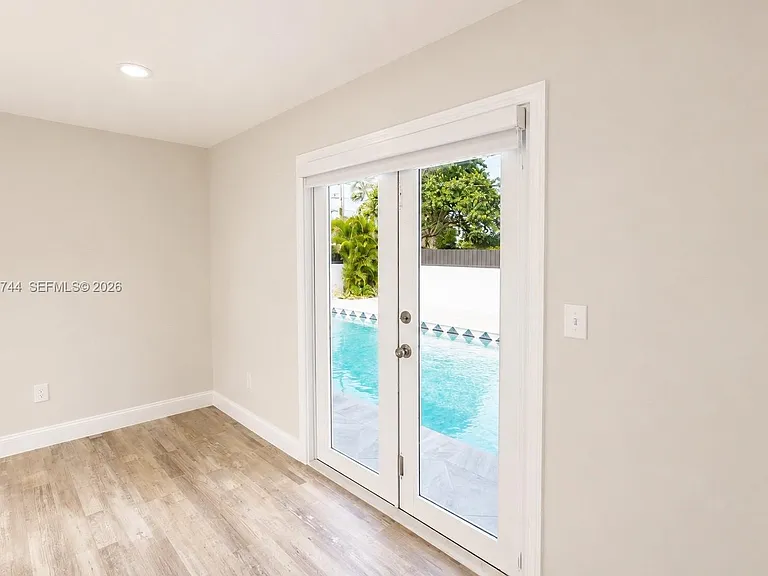 2573 Conroy Dr — Photo 7