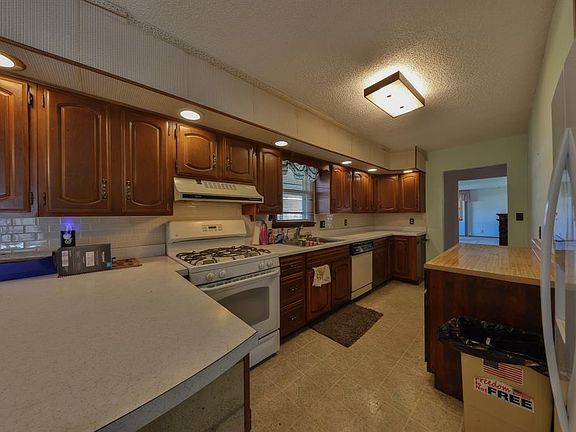 5th image of 4409 Linden Ln