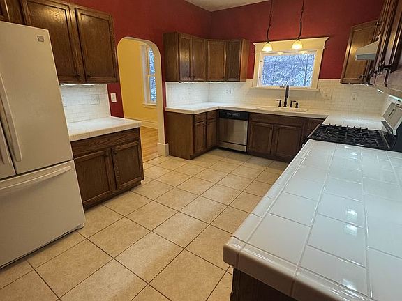 4th image of 408 W Douglass Ave