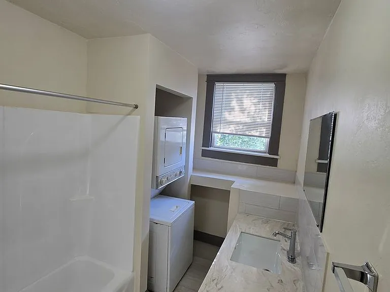 1212 E 25th Ave #C — Photo 23