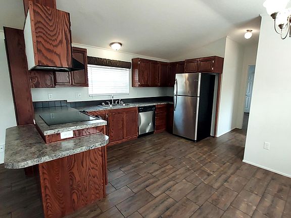 5th image of 210 Jacqueline St #210