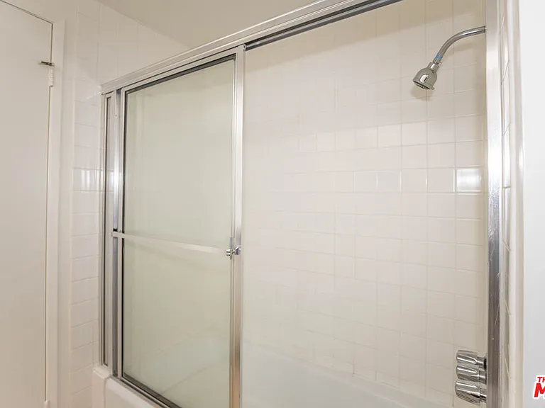 410 S Barrington Ave #205 — Photo 21
