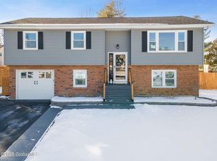 15 Rigi Ct, Selkirk, NY 12158