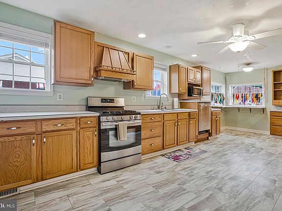 3rd image of 315 College Ave