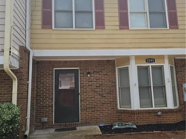 5595 Wells Cir, Stone Mountain, GA 30087