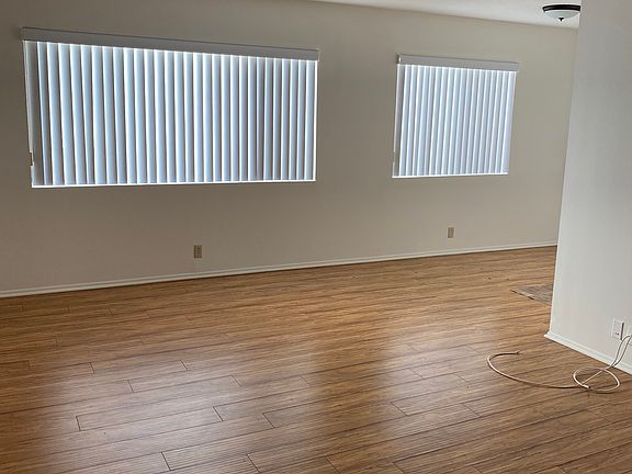 3rd image of 13514 Burbank Blvd APT 1